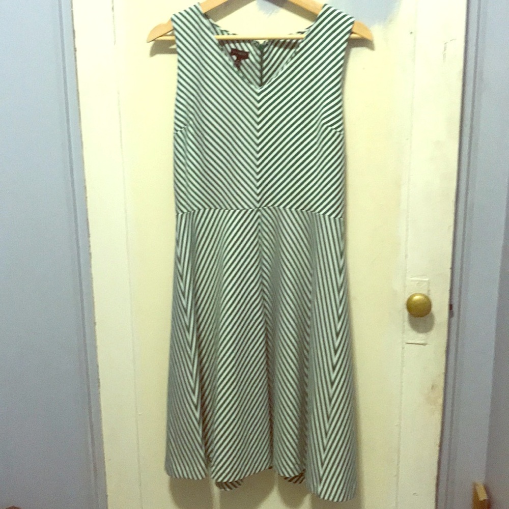 ☀️ 5/$25 Talbots green stripe flare v neck dress